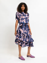 Lade das Bild in den Galerie-Viewer, Top and Skirt
