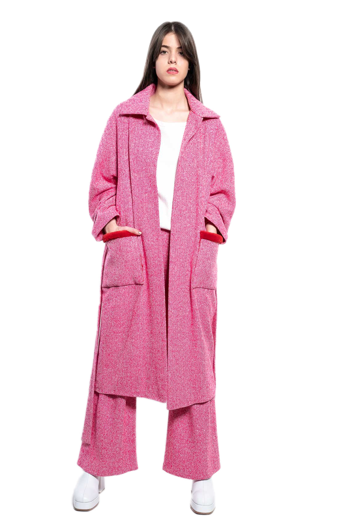 Langer rosa Mantel mit Kunstpelztaschen