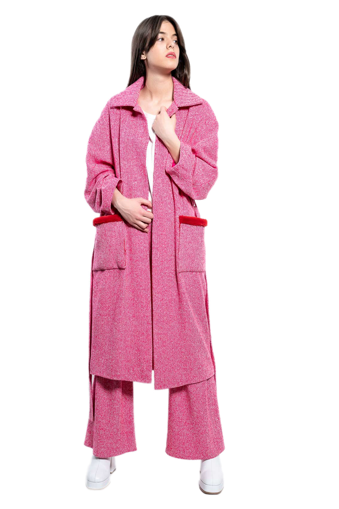 Langer rosa Mantel mit Kunstpelztaschen