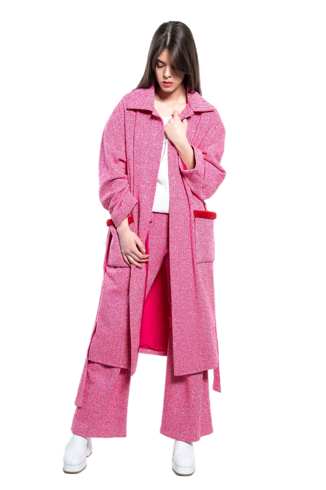 Langer rosa Mantel mit Kunstpelztaschen